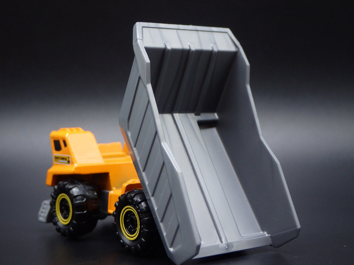 DUMP TRUCK YELLOW 1:64 MB SCALE COLLECTIBLE DIORAMA DIECAST MODEL CAR