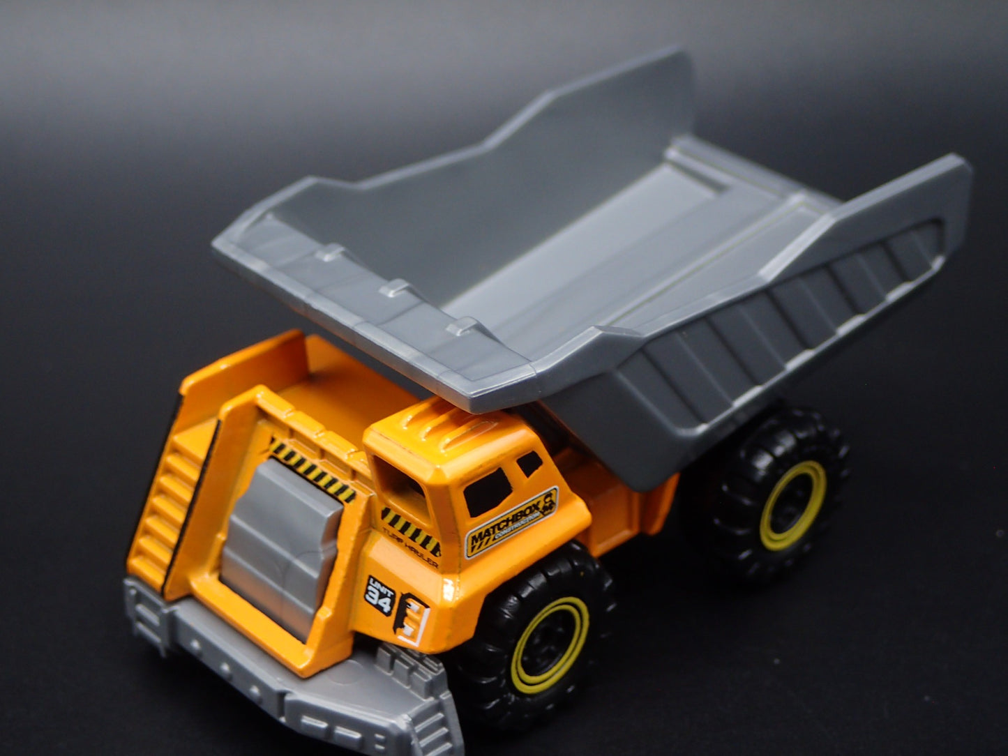 DUMP TRUCK YELLOW 1:64 MB SCALE COLLECTIBLE DIORAMA DIECAST MODEL CAR