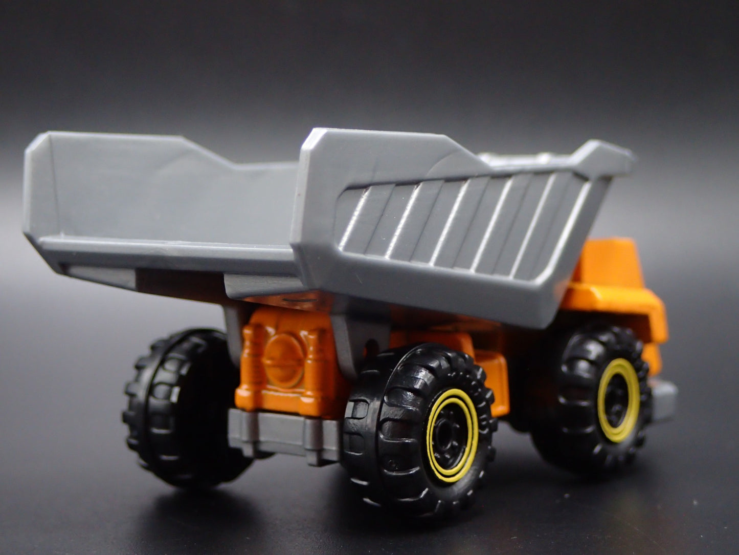 DUMP TRUCK YELLOW 1:64 MB SCALE COLLECTIBLE DIORAMA DIECAST MODEL CAR