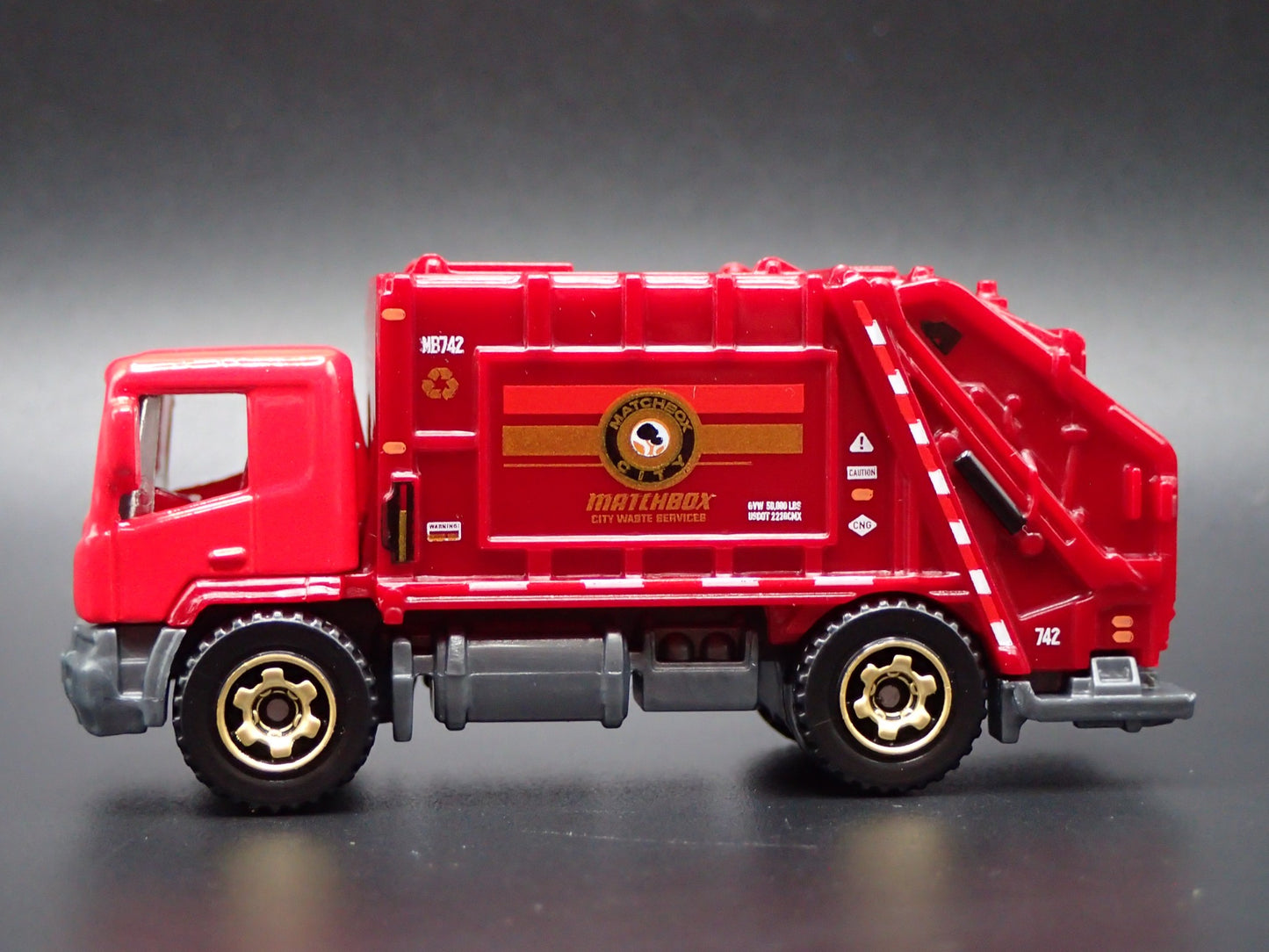MODERN GARBAGE RECYCLING TRASH TRUCK 1/64 MB SCALE DIORAMA DIECAST MODEL CAR