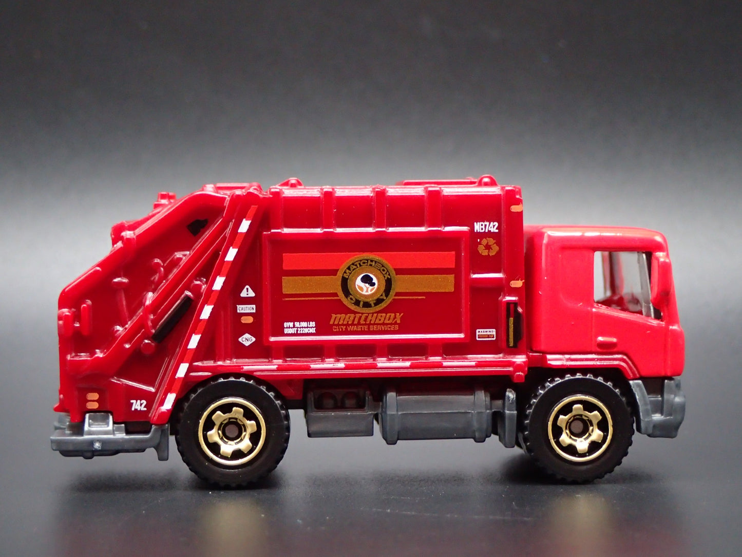 MODERN GARBAGE RECYCLING TRASH TRUCK 1/64 MB SCALE DIORAMA DIECAST MODEL CAR