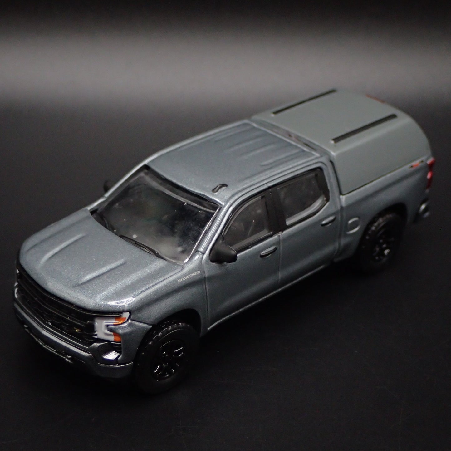2023 23 CHEVY CHEVROLET SILVERADO 1500 TRUCK HITCH 1/64 SCALE DIECAST MODEL CAR