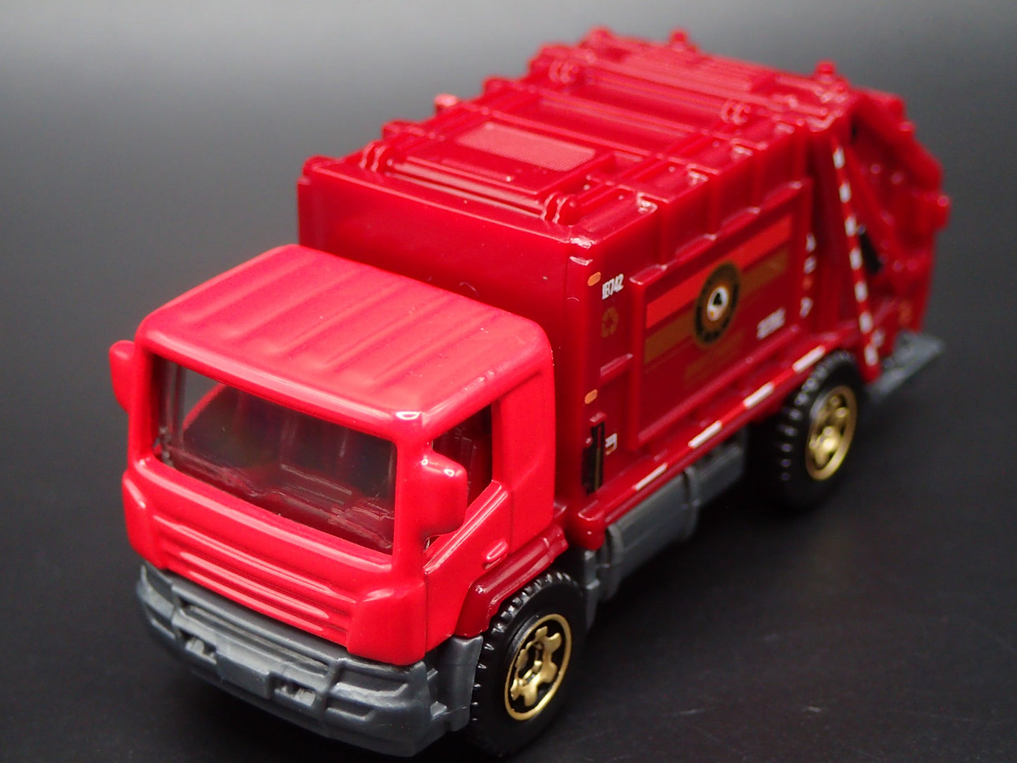 MODERN GARBAGE RECYCLING TRASH TRUCK 1/64 MB SCALE DIORAMA DIECAST MODEL CAR