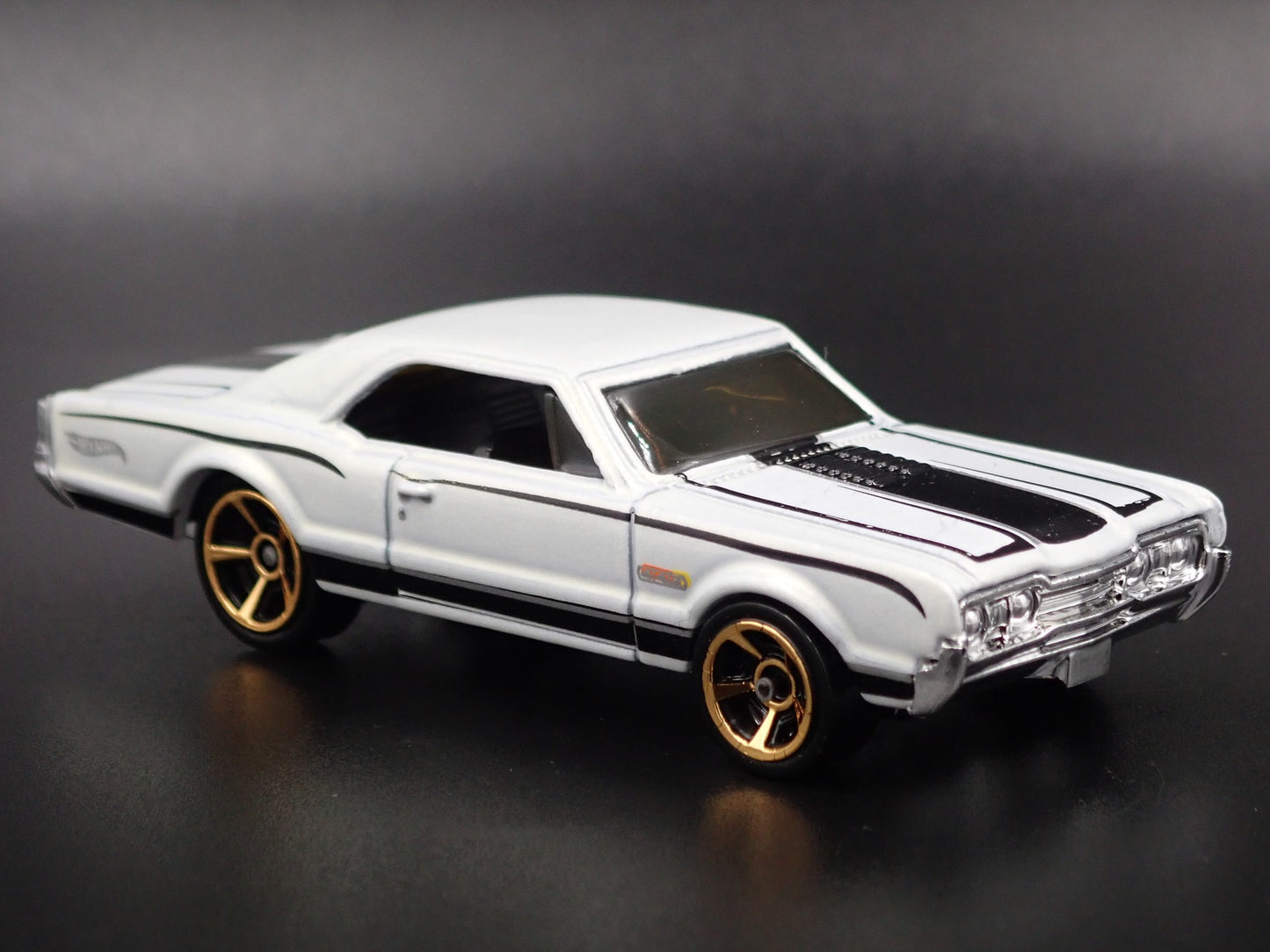 1967 OLDS OLDSMOBILE 442 RARE 1:64 SCALE LIMITED DIORAMA DIECAST MODEL CAR