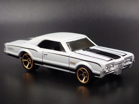 1967 OLDS OLDSMOBILE 442 RARE 1:64 SCALE LIMITED DIORAMA DIECAST MODEL CAR