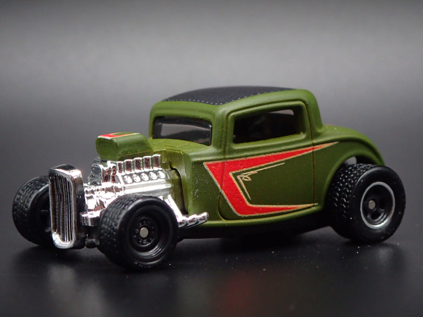 1932 32 FORD COUPE HOT ROD GRN 1:64 SCALE COLLECTIBLE DIORAMA DIECAST MODEL CAR