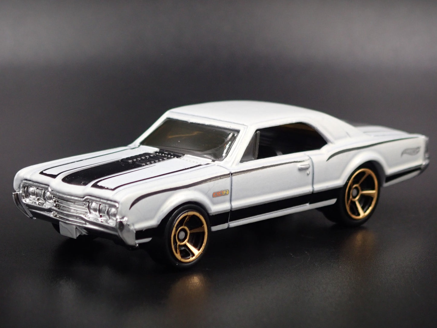 1967 OLDS OLDSMOBILE 442 RARE 1:64 SCALE LIMITED DIORAMA DIECAST MODEL CAR
