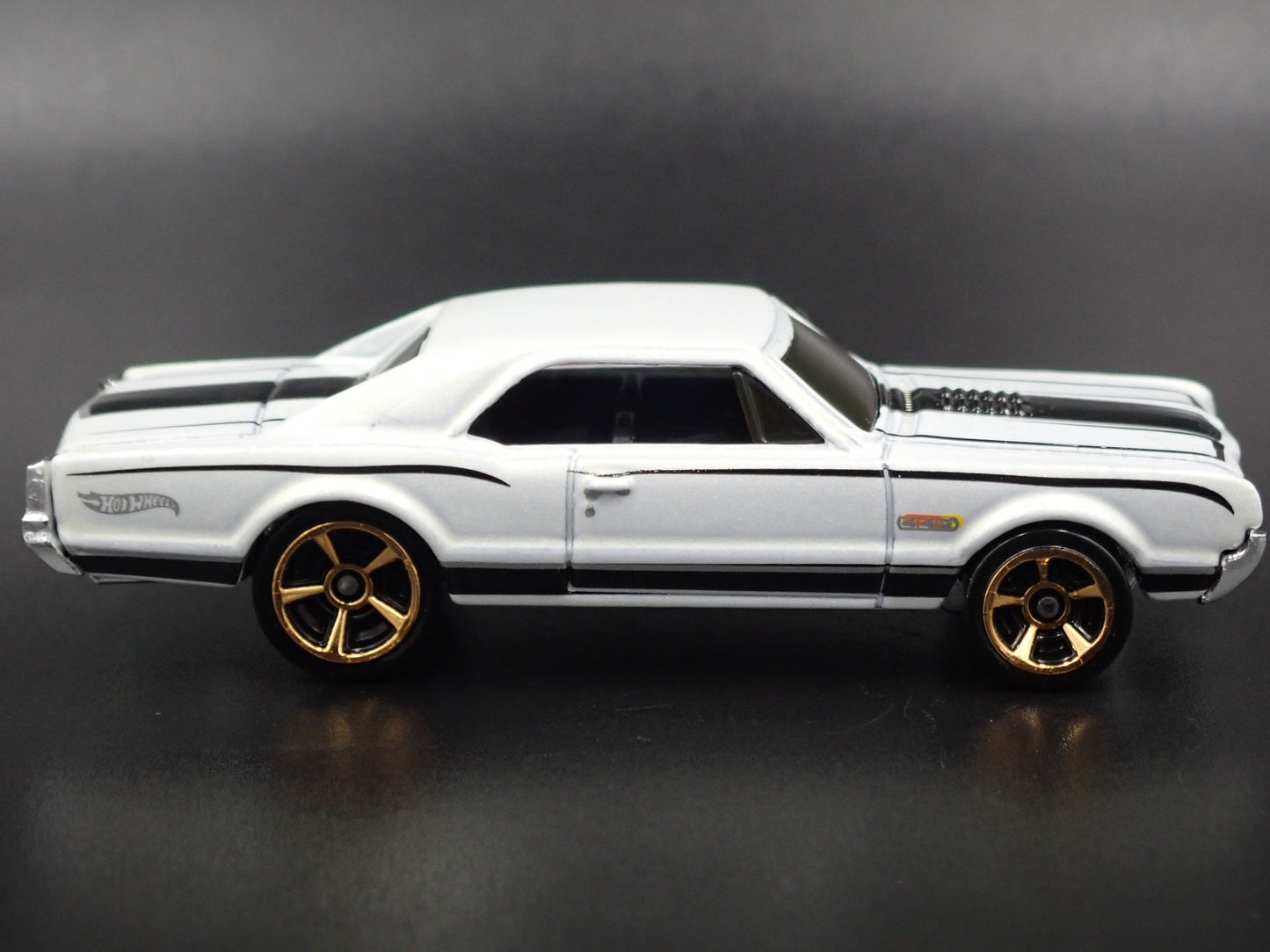 1967 OLDS OLDSMOBILE 442 RARE 1:64 SCALE LIMITED DIORAMA DIECAST MODEL CAR