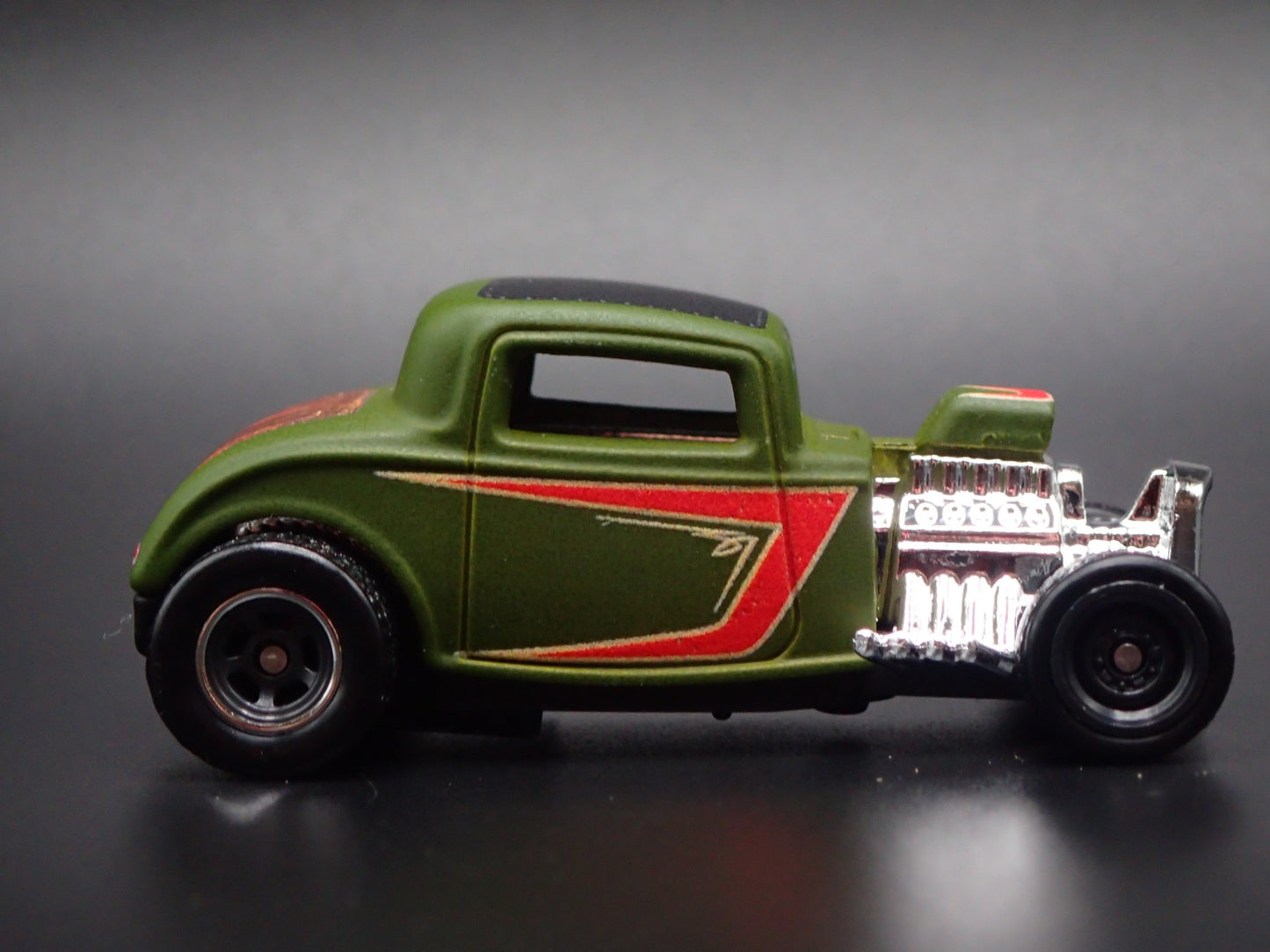 1932 32 FORD COUPE HOT ROD GRN 1:64 SCALE COLLECTIBLE DIORAMA DIECAST MODEL CAR