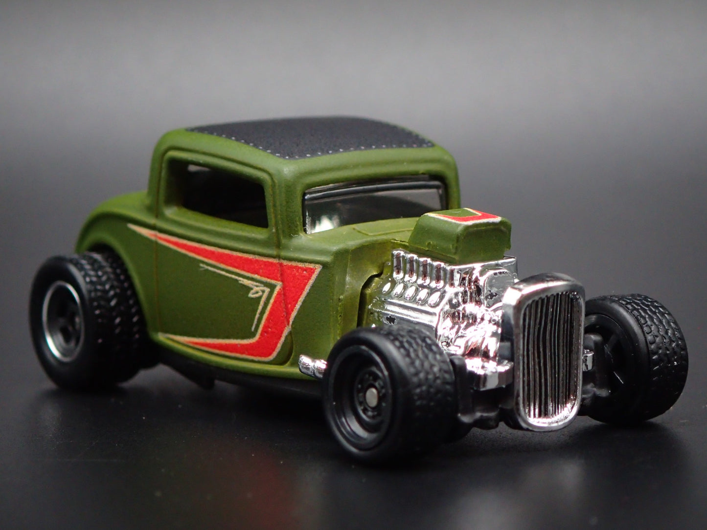 1932 32 FORD COUPE HOT ROD GRN 1:64 SCALE COLLECTIBLE DIORAMA DIECAST MODEL CAR