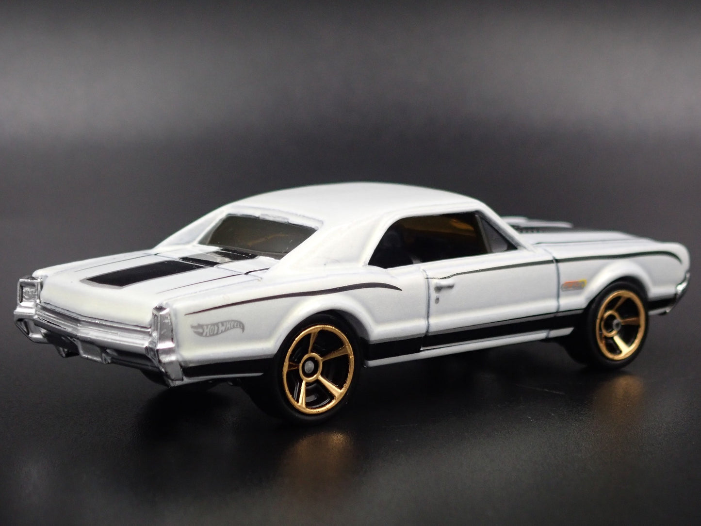 1967 OLDS OLDSMOBILE 442 RARE 1:64 SCALE LIMITED DIORAMA DIECAST MODEL CAR