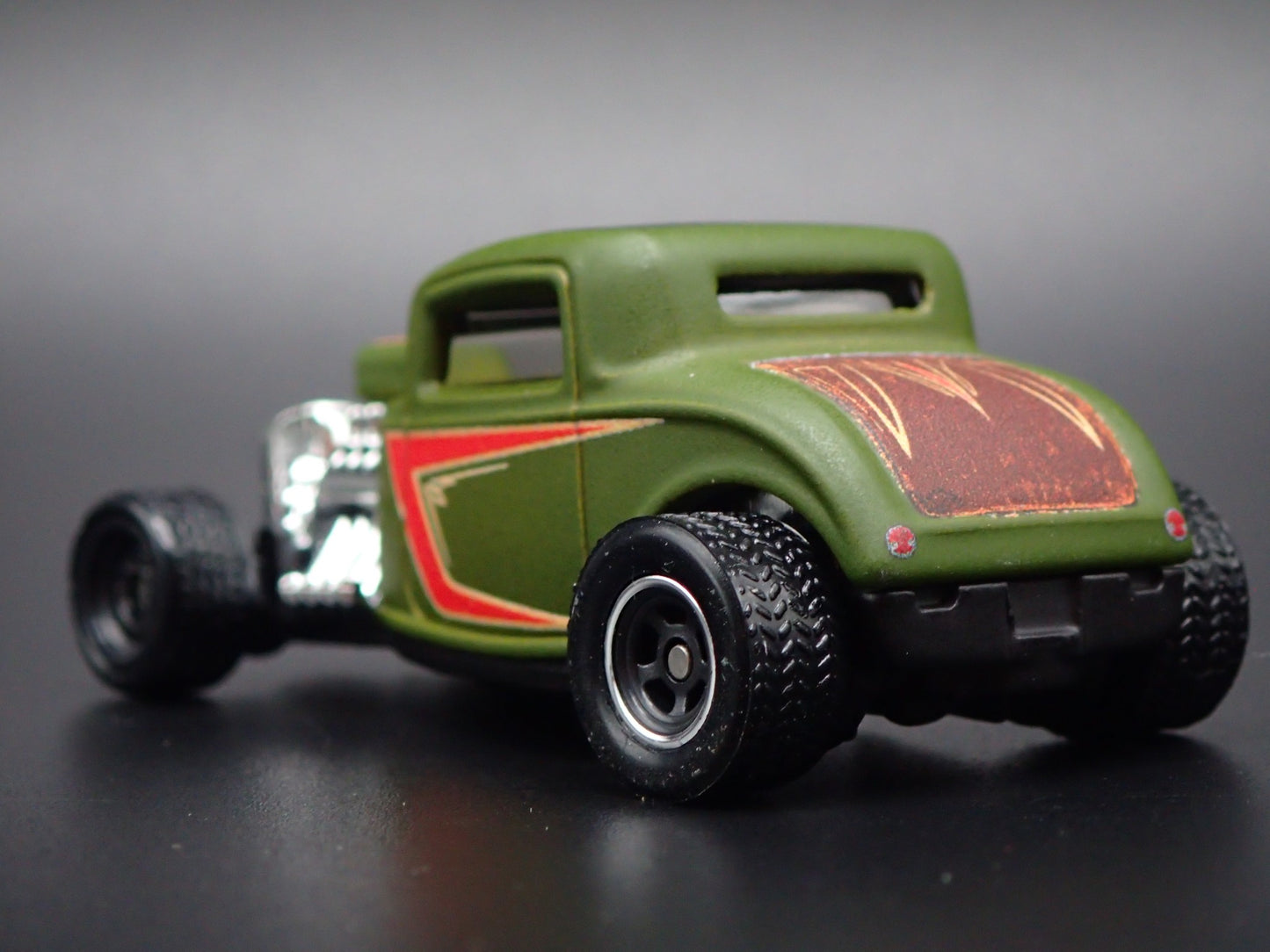 1932 32 FORD COUPE HOT ROD GRN 1:64 SCALE COLLECTIBLE DIORAMA DIECAST MODEL CAR