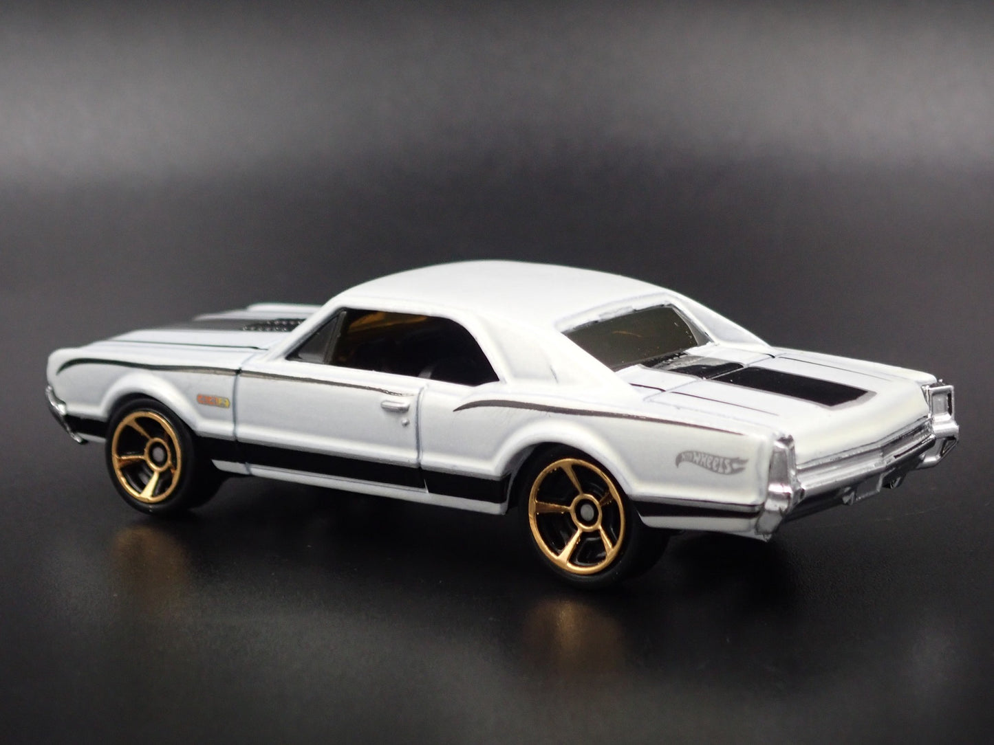 1967 OLDS OLDSMOBILE 442 RARE 1:64 SCALE LIMITED DIORAMA DIECAST MODEL CAR