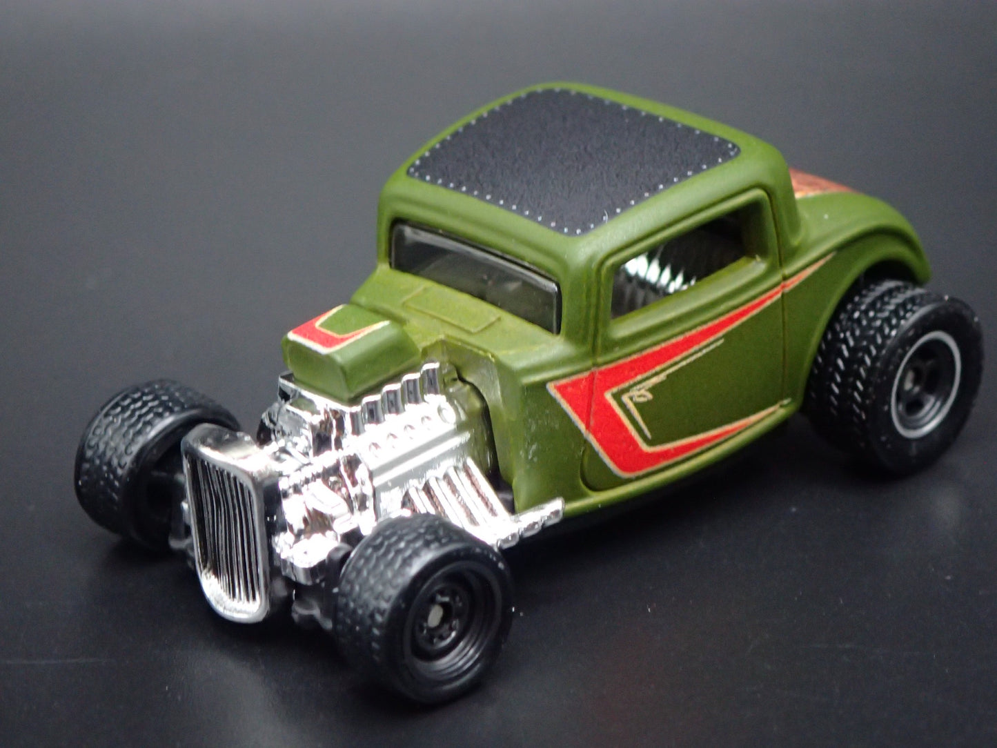 1932 32 FORD COUPE HOT ROD GRN 1:64 SCALE COLLECTIBLE DIORAMA DIECAST MODEL CAR