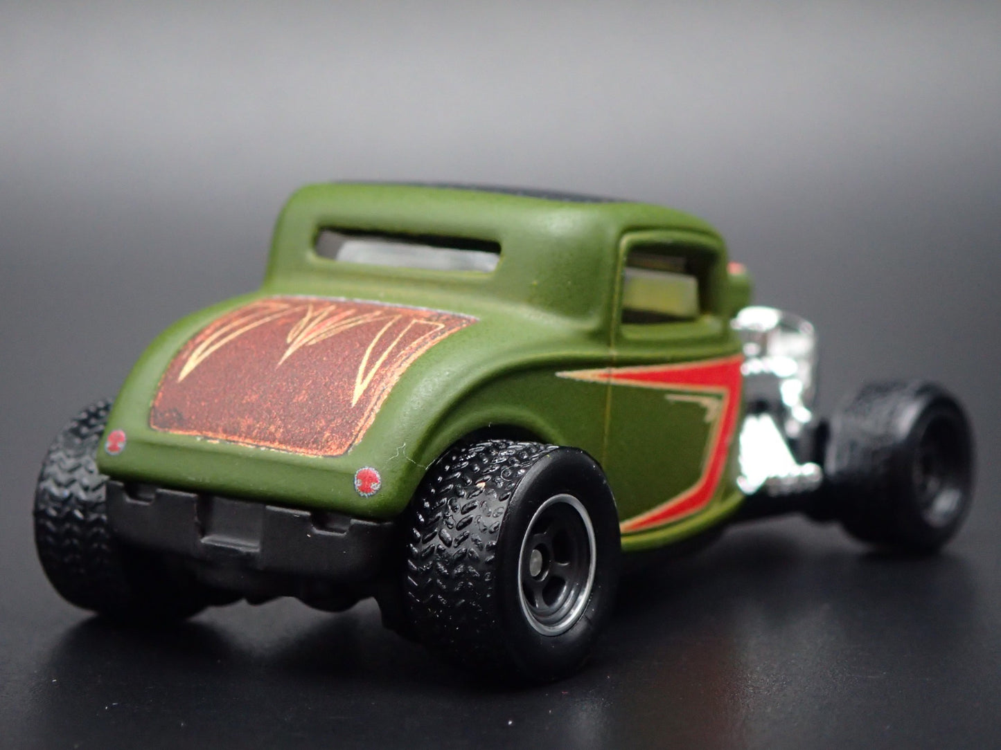 1932 32 FORD COUPE HOT ROD GRN 1:64 SCALE COLLECTIBLE DIORAMA DIECAST MODEL CAR