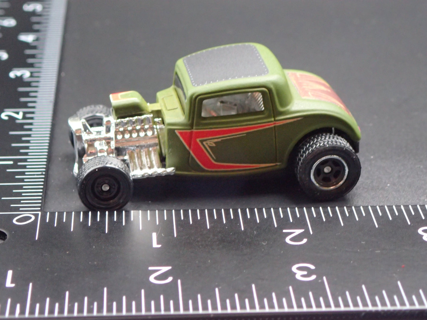 1932 32 FORD COUPE HOT ROD GRN 1:64 SCALE COLLECTIBLE DIORAMA DIECAST MODEL CAR