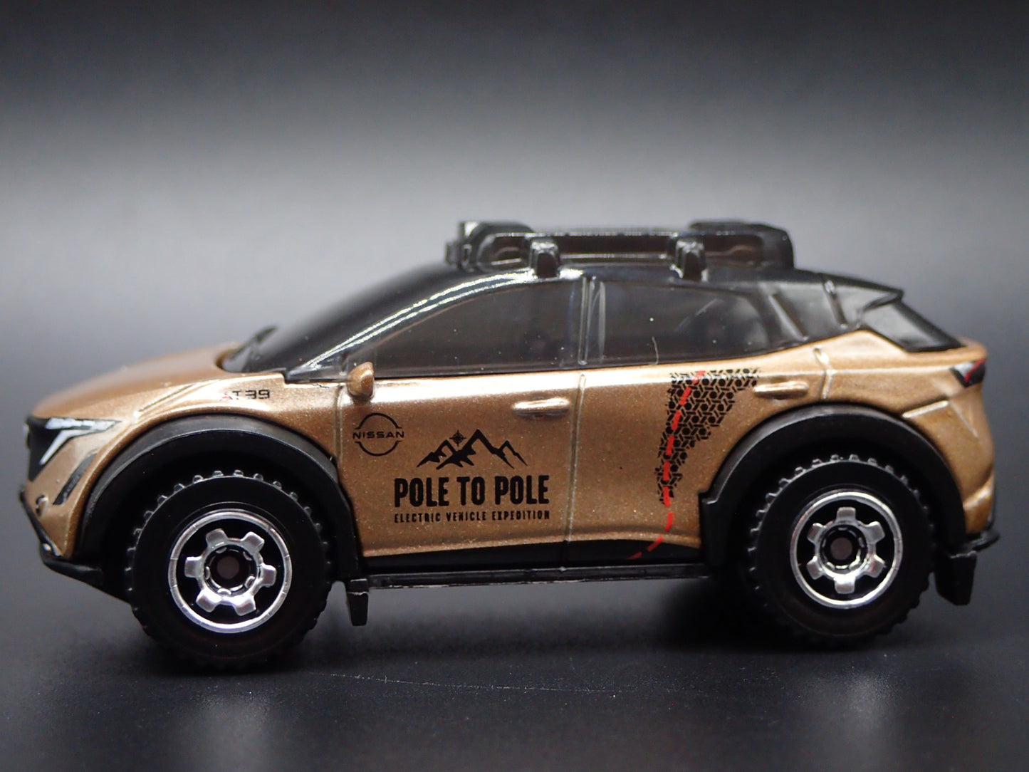 2023-2025 NISSAN ARIYA EV SUV POLE TO POLE GOLD 1:64 SCALE DIECAST MODEL CAR
