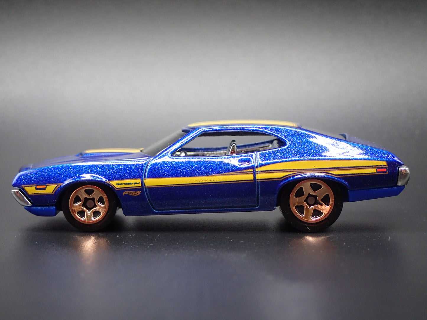 1972 72 FORD GRAN TORINO SPORT BLUE 1:64 SCALE COLLECTIBLE DIECAST MODEL CAR