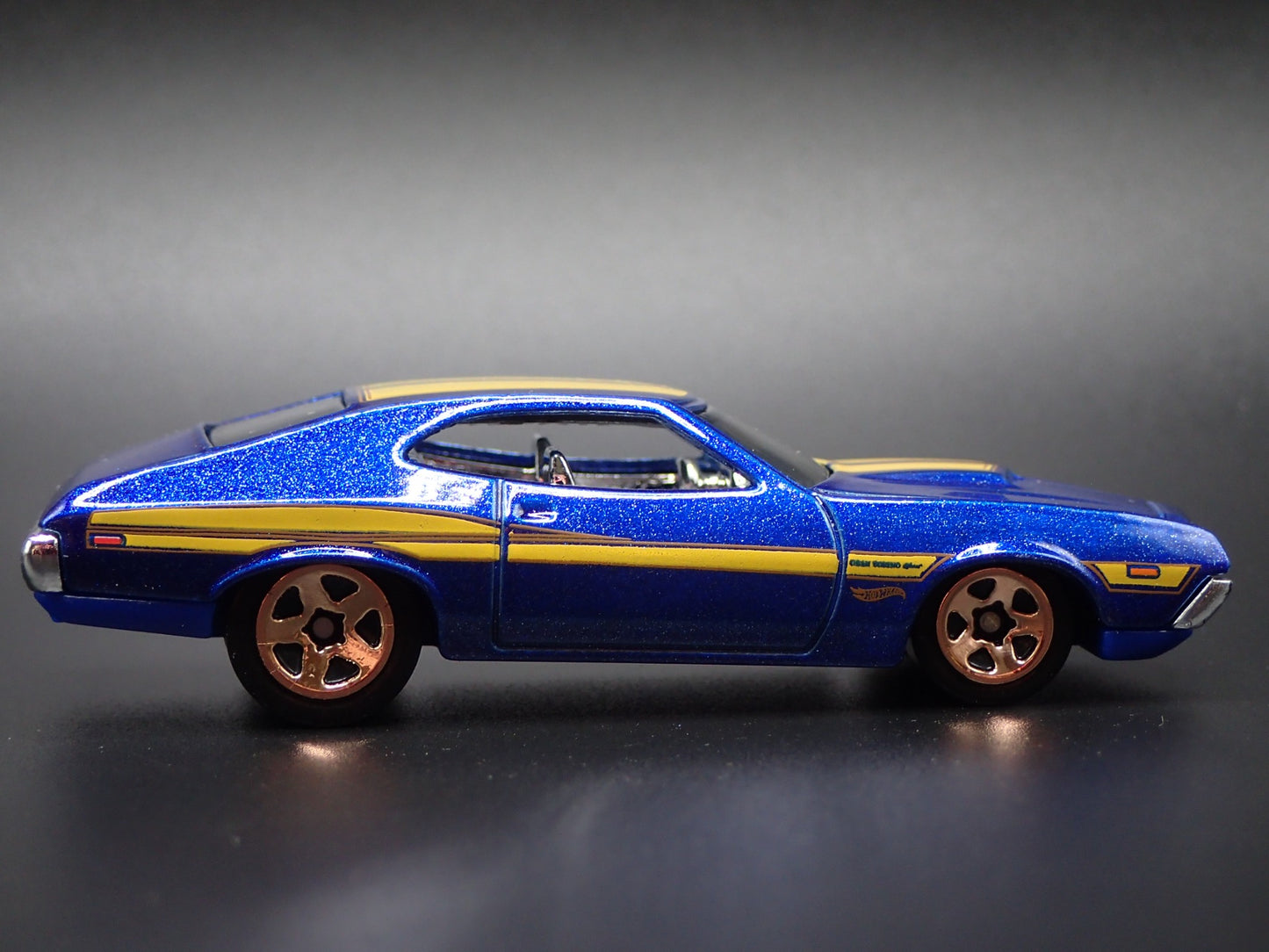 1972 72 FORD GRAN TORINO SPORT BLUE 1:64 SCALE COLLECTIBLE DIECAST MODEL CAR