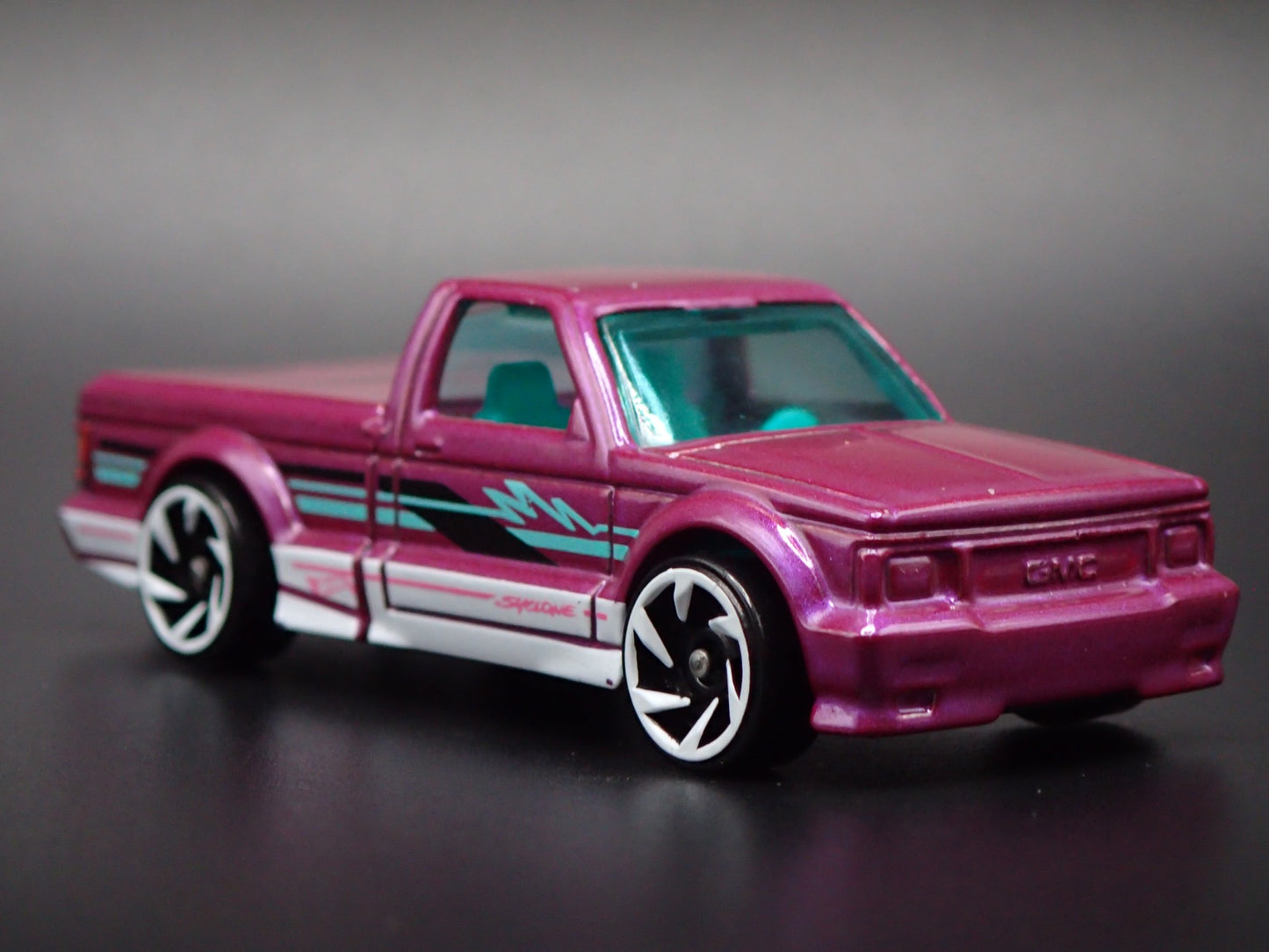 1991 91 GMC SYCLONE PICKUP TRUCK PURPLE 1:64 SCALE DIORAMA DIECAST MODEL CAR
