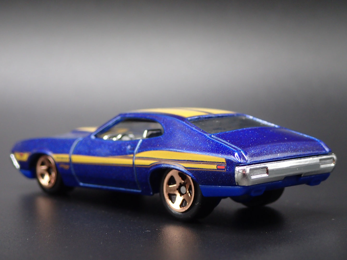 1972 72 FORD GRAN TORINO SPORT BLUE 1:64 SCALE COLLECTIBLE DIECAST MODEL CAR