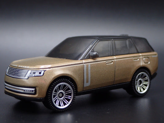 2022-2025 RANGE ROVER PHEV GOLD 1/64 SCALE COLLECTIBLE DIORAMA DIECAST MODEL CAR
