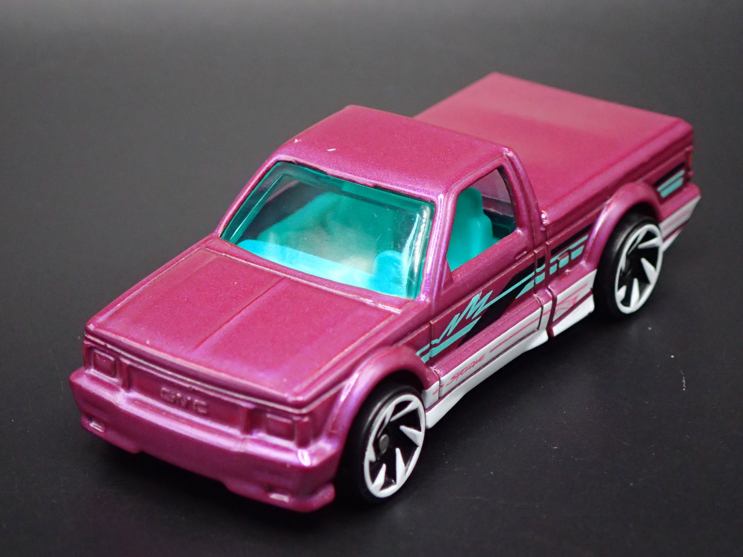 1991 91 GMC SYCLONE PICKUP TRUCK PURPLE 1:64 SCALE DIORAMA DIECAST MODEL CAR