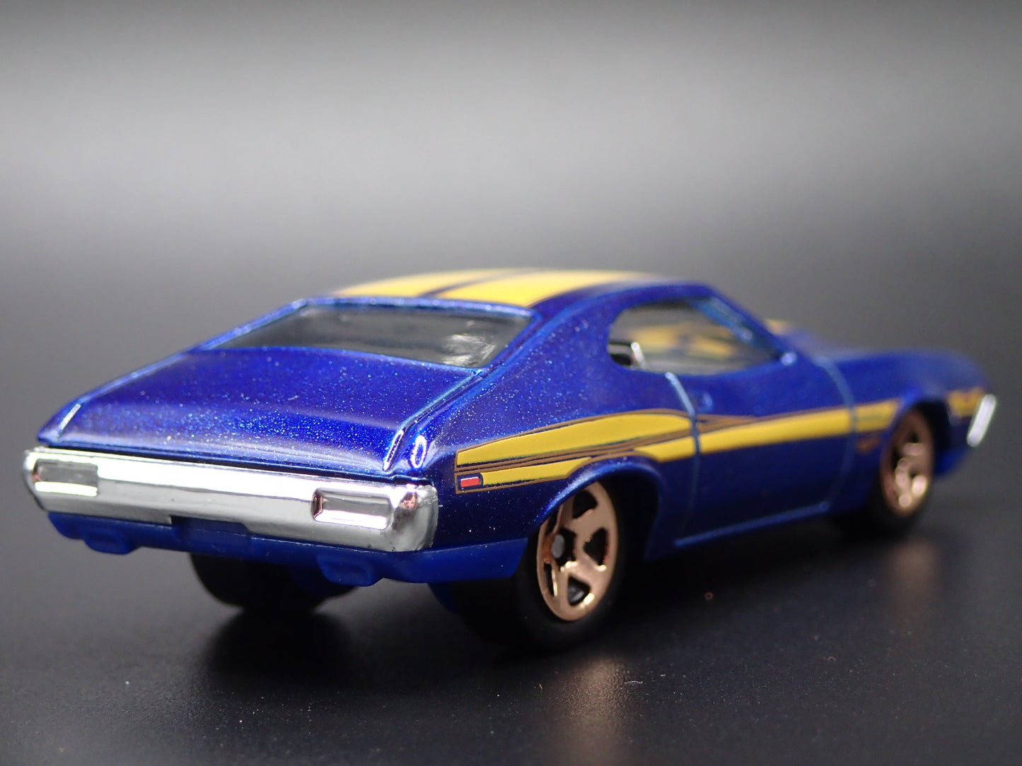1972 72 FORD GRAN TORINO SPORT BLUE 1:64 SCALE COLLECTIBLE DIECAST MODEL CAR