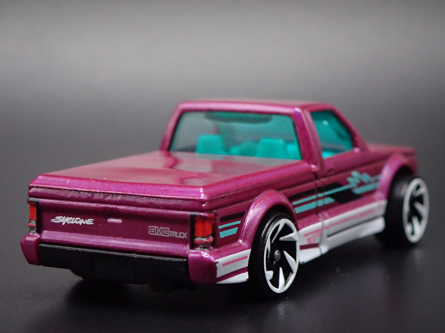 1991 91 GMC SYCLONE PICKUP TRUCK PURPLE 1:64 SCALE DIORAMA DIECAST MODEL CAR