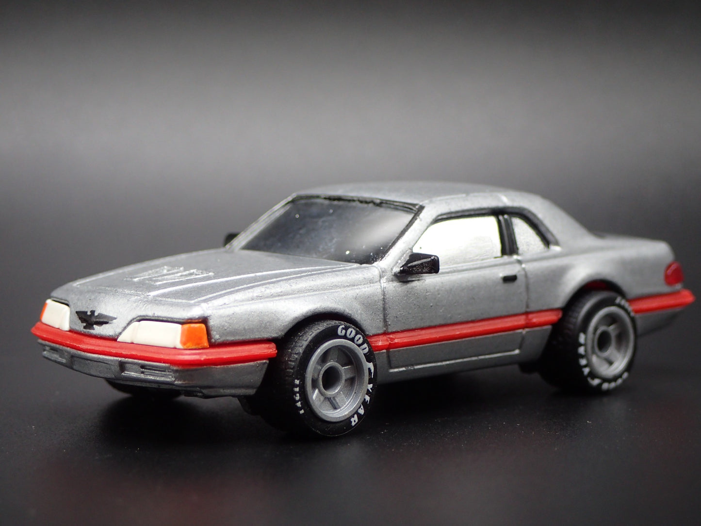1983 - 1988 THUNDERBIRD TBIRD TURBO COUPE 1:64 SCALE DIORAMA DIECAST MODEL CAR