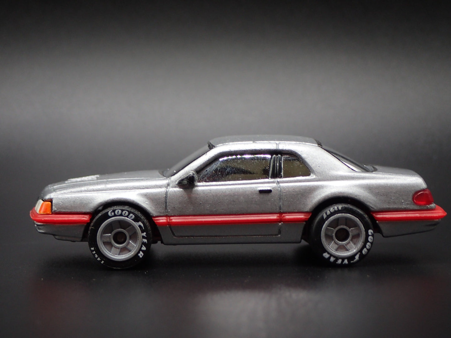 1983 - 1988 THUNDERBIRD TBIRD TURBO COUPE 1:64 SCALE DIORAMA DIECAST MODEL CAR