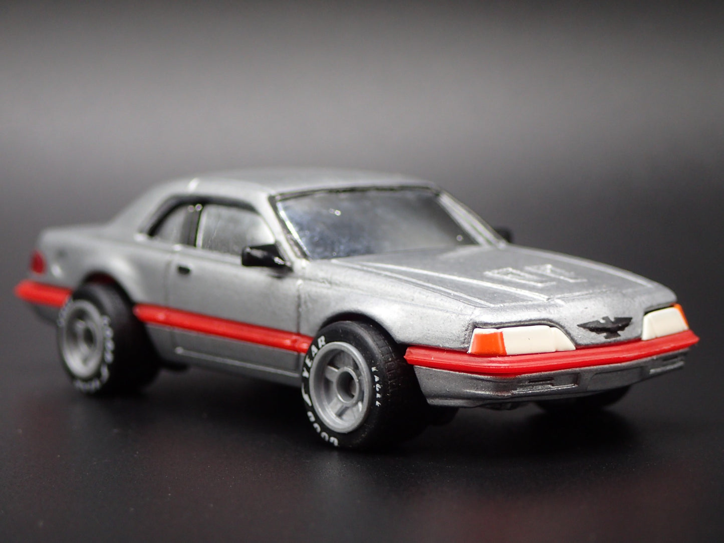 1983 - 1988 THUNDERBIRD TBIRD TURBO COUPE 1:64 SCALE DIORAMA DIECAST MODEL CAR