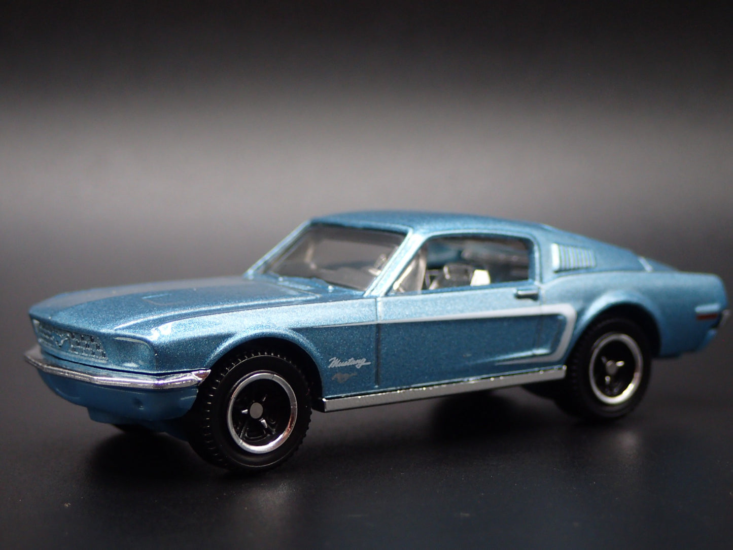 1968 68 FORD MUSTANG FASTBACK BLUE 1:64 SCALE DIORAMA DIECAST MODEL CAR