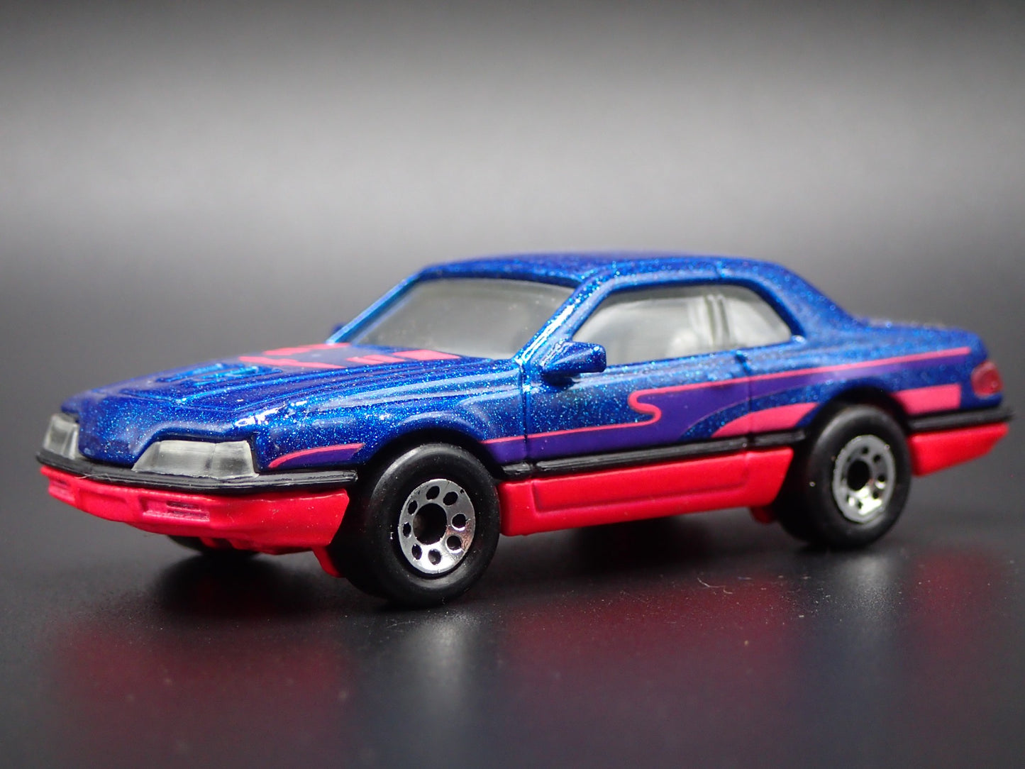 1983 - 1988 THUNDERBIRD TBIRD TURBO COUPE 1:64 SCALE DIORAMA DIECAST MODEL CAR