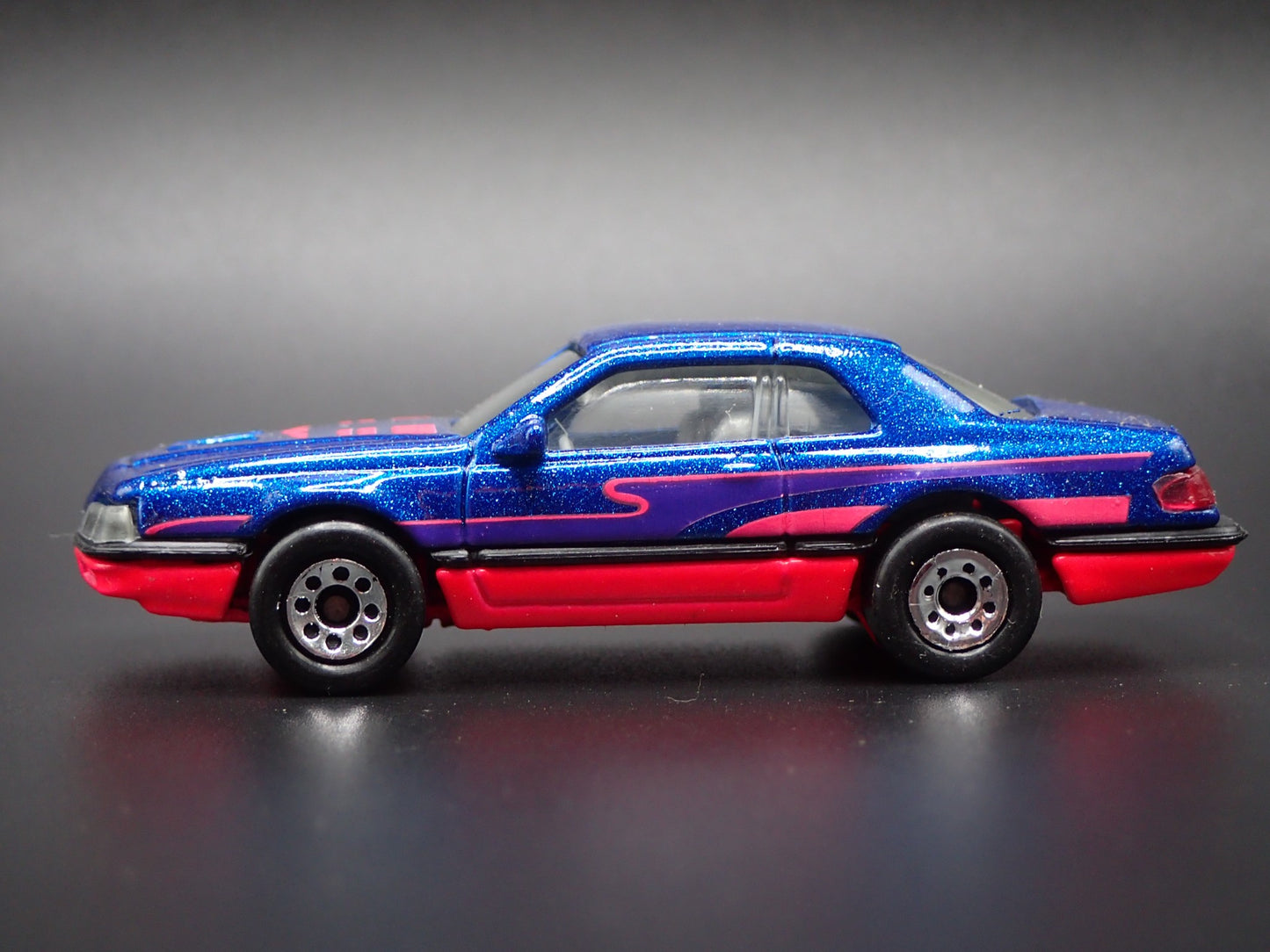 1983 - 1988 THUNDERBIRD TBIRD TURBO COUPE 1:64 SCALE DIORAMA DIECAST MODEL CAR