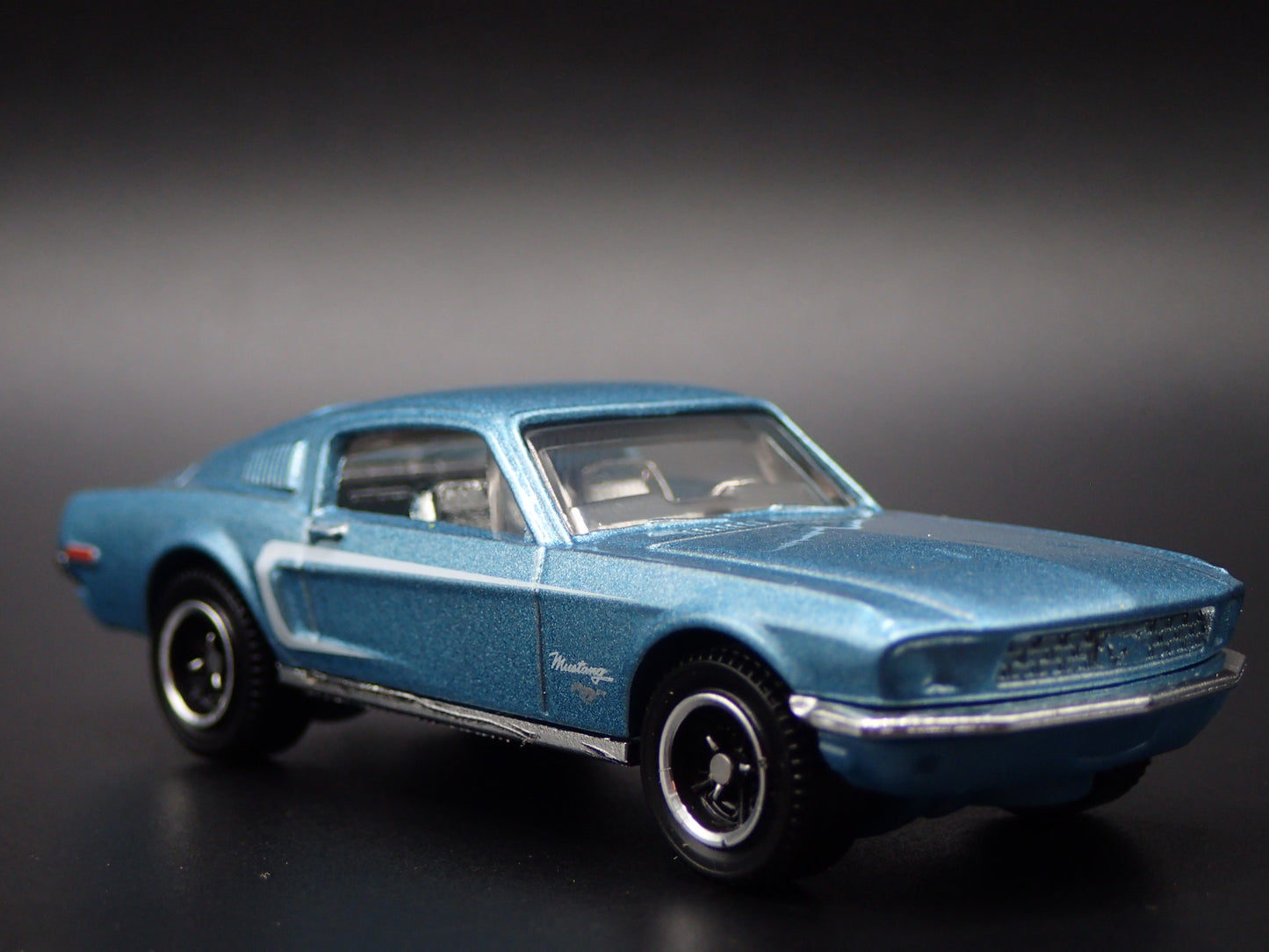 1968 68 FORD MUSTANG FASTBACK BLUE 1:64 SCALE DIORAMA DIECAST MODEL CAR