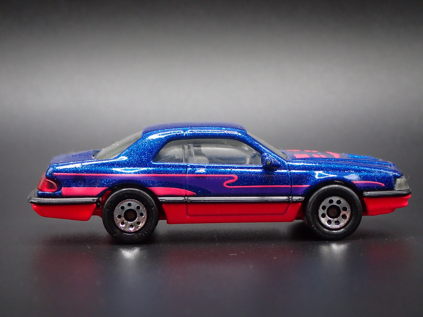 1983 - 1988 THUNDERBIRD TBIRD TURBO COUPE 1:64 SCALE DIORAMA DIECAST MODEL CAR
