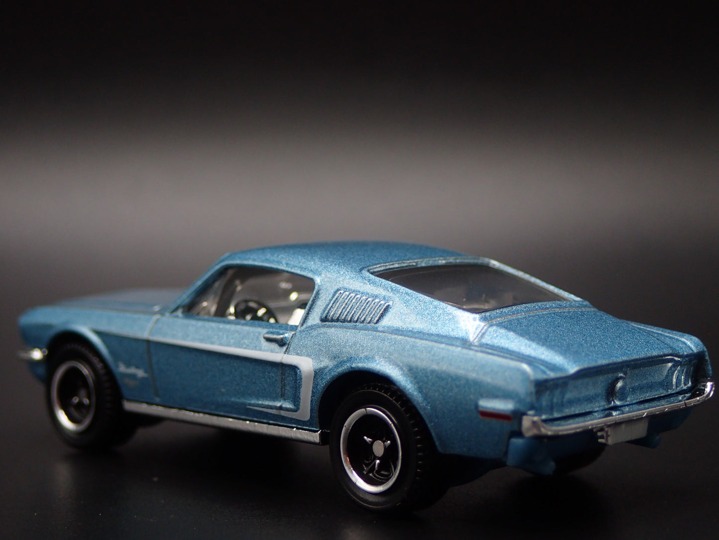 1968 68 FORD MUSTANG FASTBACK BLUE 1:64 SCALE DIORAMA DIECAST MODEL CAR