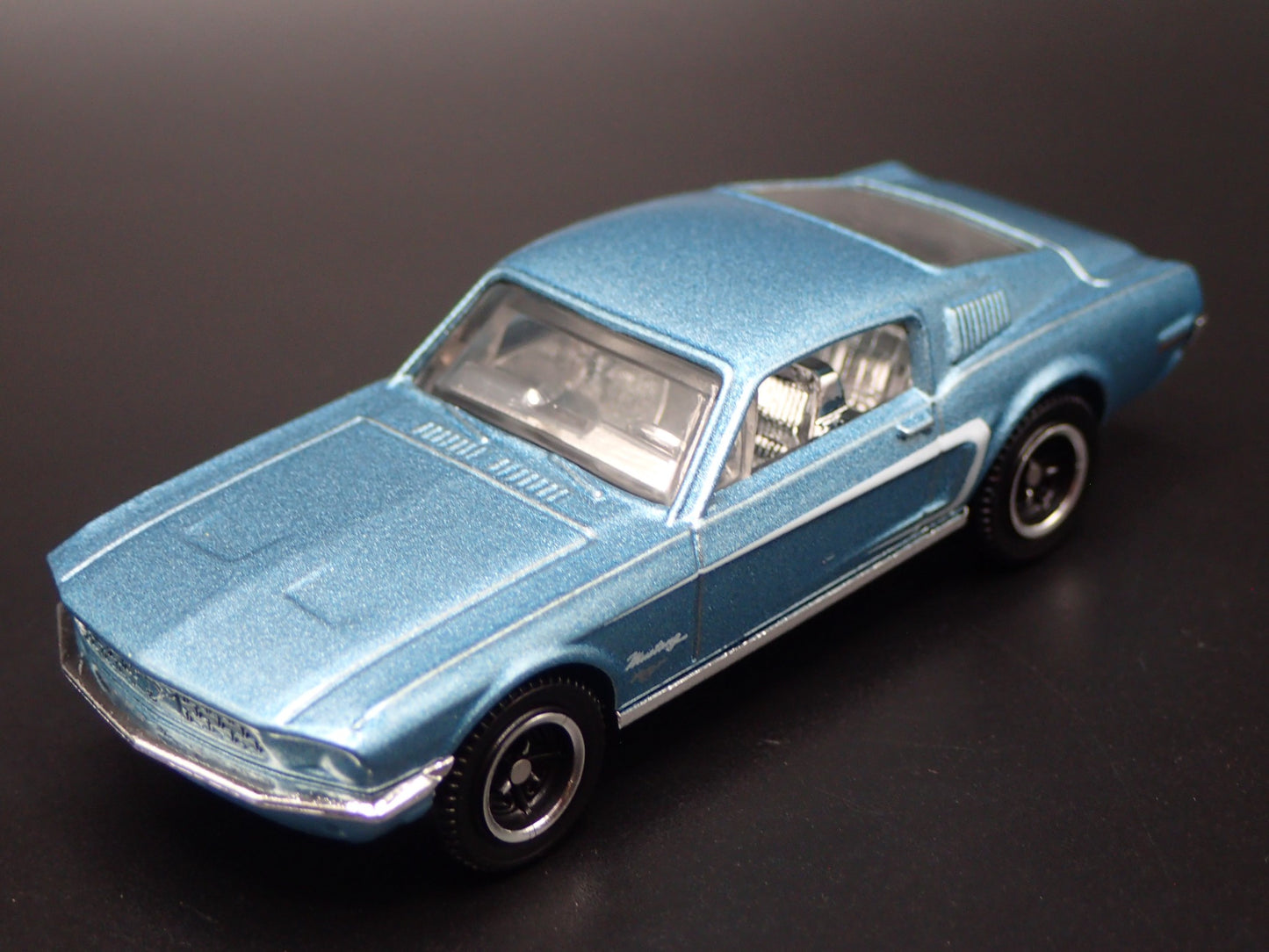 1968 68 FORD MUSTANG FASTBACK BLUE 1:64 SCALE DIORAMA DIECAST MODEL CAR