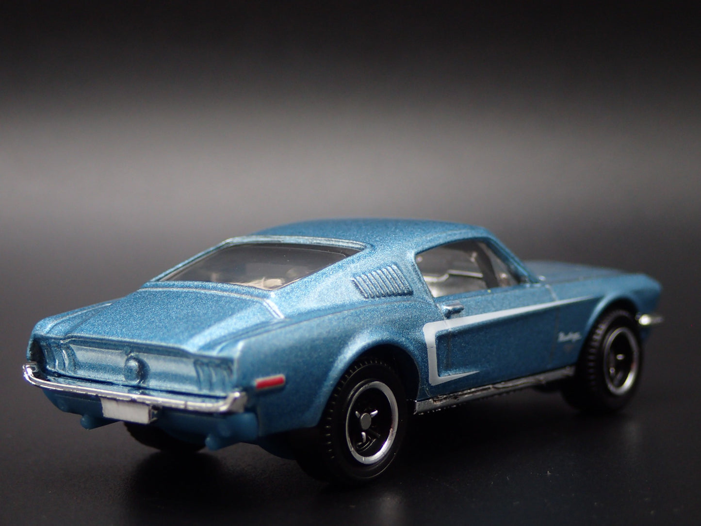 1968 68 FORD MUSTANG FASTBACK BLUE 1:64 SCALE DIORAMA DIECAST MODEL CAR