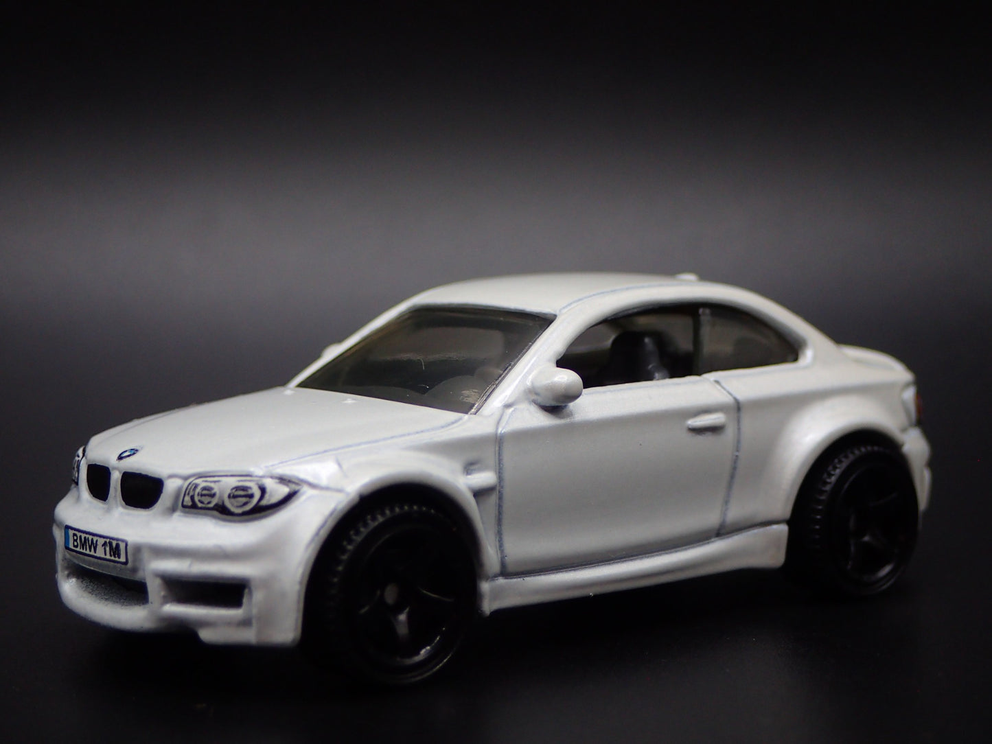 2007-2013 BMW 1M COUPE E82 1:64 SCALE COLLECTIBLE DIORAMA DIECAST MODEL CAR