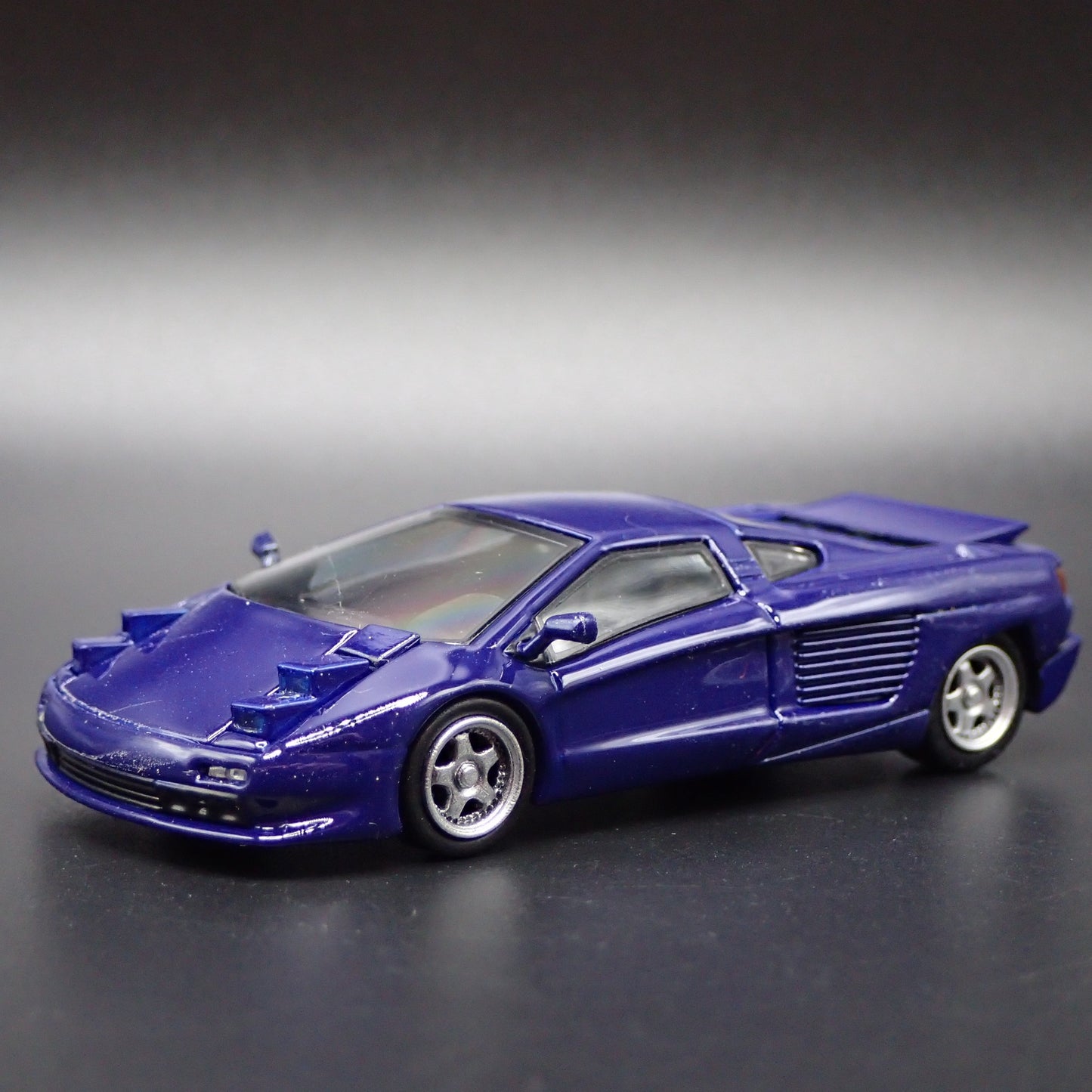 1991-2003 CIZETA V16T SUPER CAR 1:64 SCALE COLLECTIBLE DIORAMA DIECAST MODEL CAR