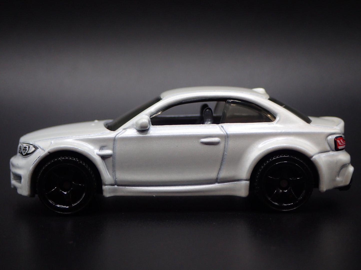 2007-2013 BMW 1M COUPE E82 1:64 SCALE COLLECTIBLE DIORAMA DIECAST MODEL CAR