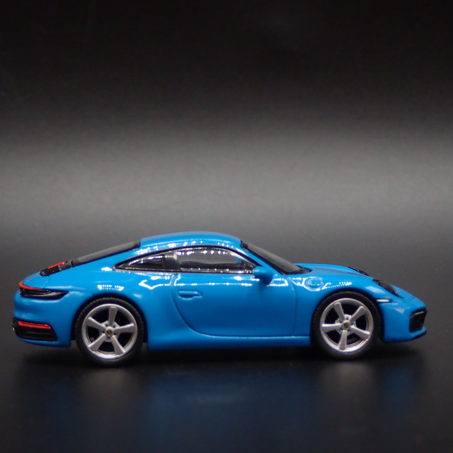 2018-2025 PORSCHE 911 CARRERA S 992 BLUE 1:64 SCALE DIORAMA DIECAST MODEL CAR