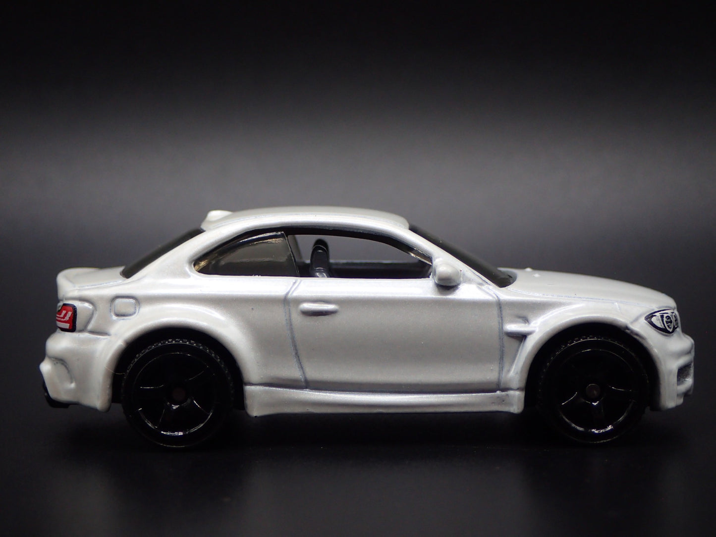 2007-2013 BMW 1M COUPE E82 1:64 SCALE COLLECTIBLE DIORAMA DIECAST MODEL CAR