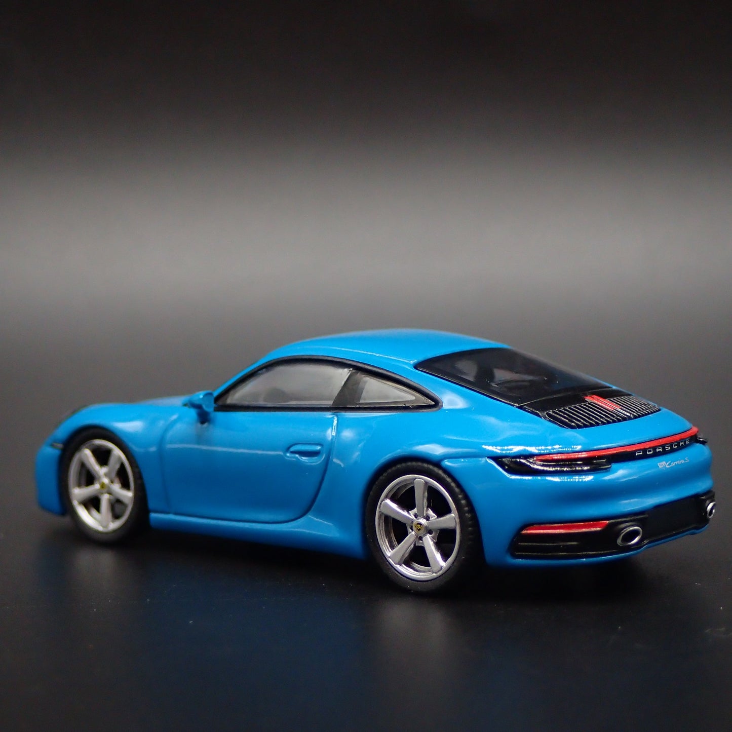 2018-2025 PORSCHE 911 CARRERA S 992 BLUE 1:64 SCALE DIORAMA DIECAST MODEL CAR