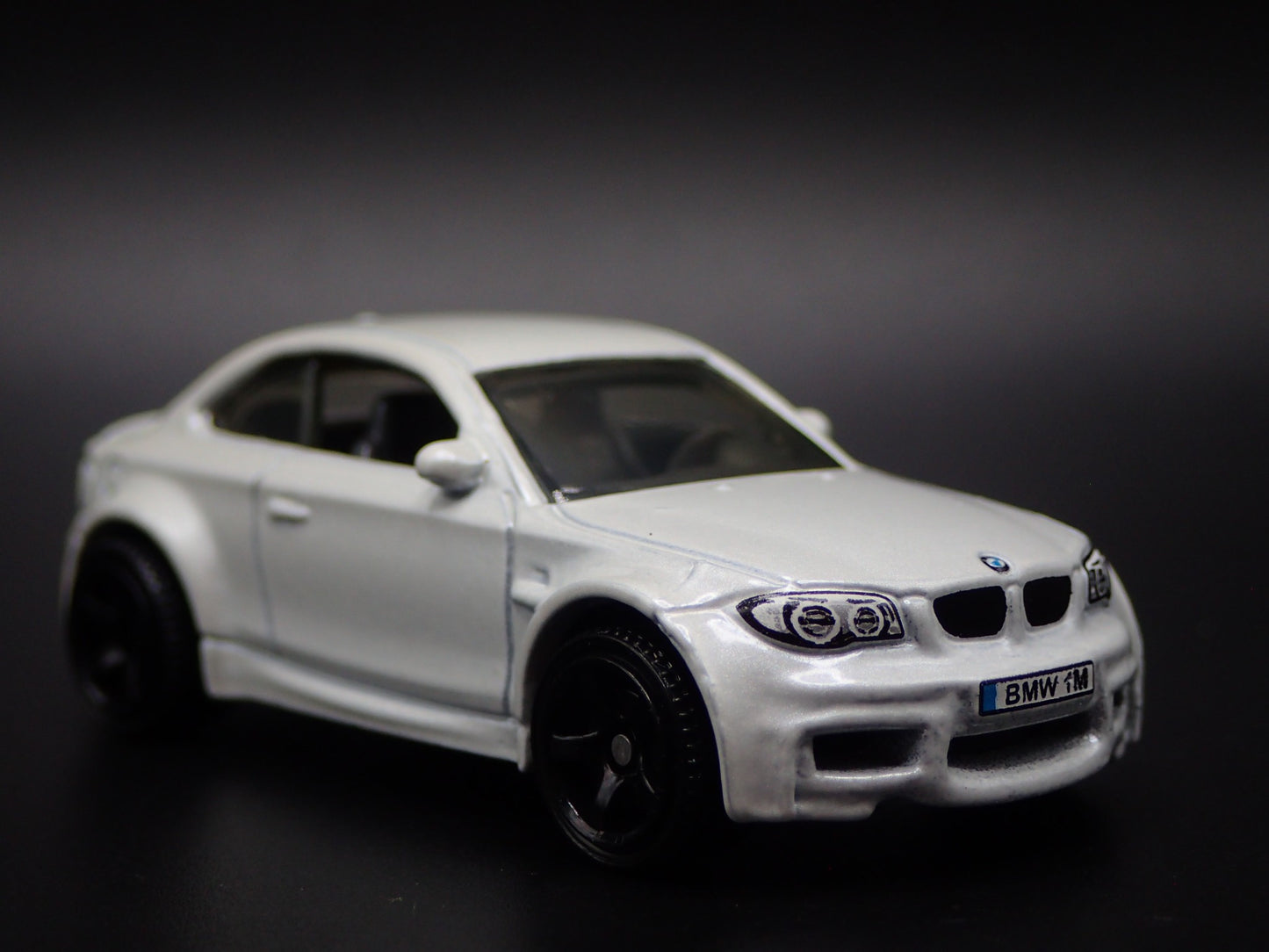 2007-2013 BMW 1M COUPE E82 1:64 SCALE COLLECTIBLE DIORAMA DIECAST MODEL CAR