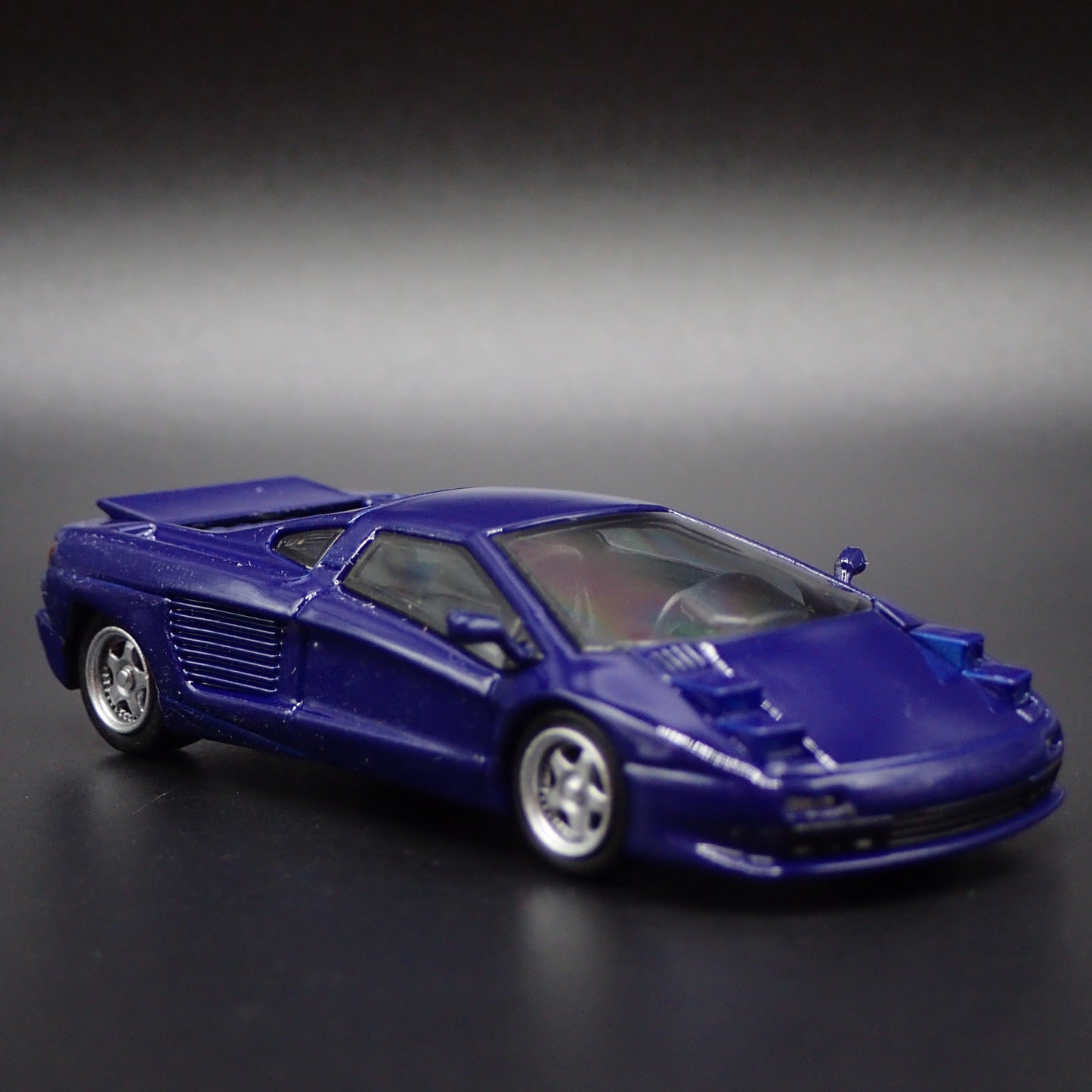 1991-2003 CIZETA V16T SUPER CAR 1:64 SCALE COLLECTIBLE DIORAMA DIECAST MODEL CAR