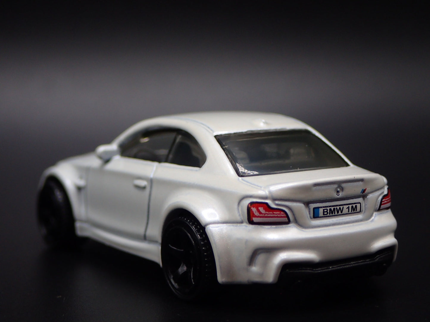2007-2013 BMW 1M COUPE E82 1:64 SCALE COLLECTIBLE DIORAMA DIECAST MODEL CAR
