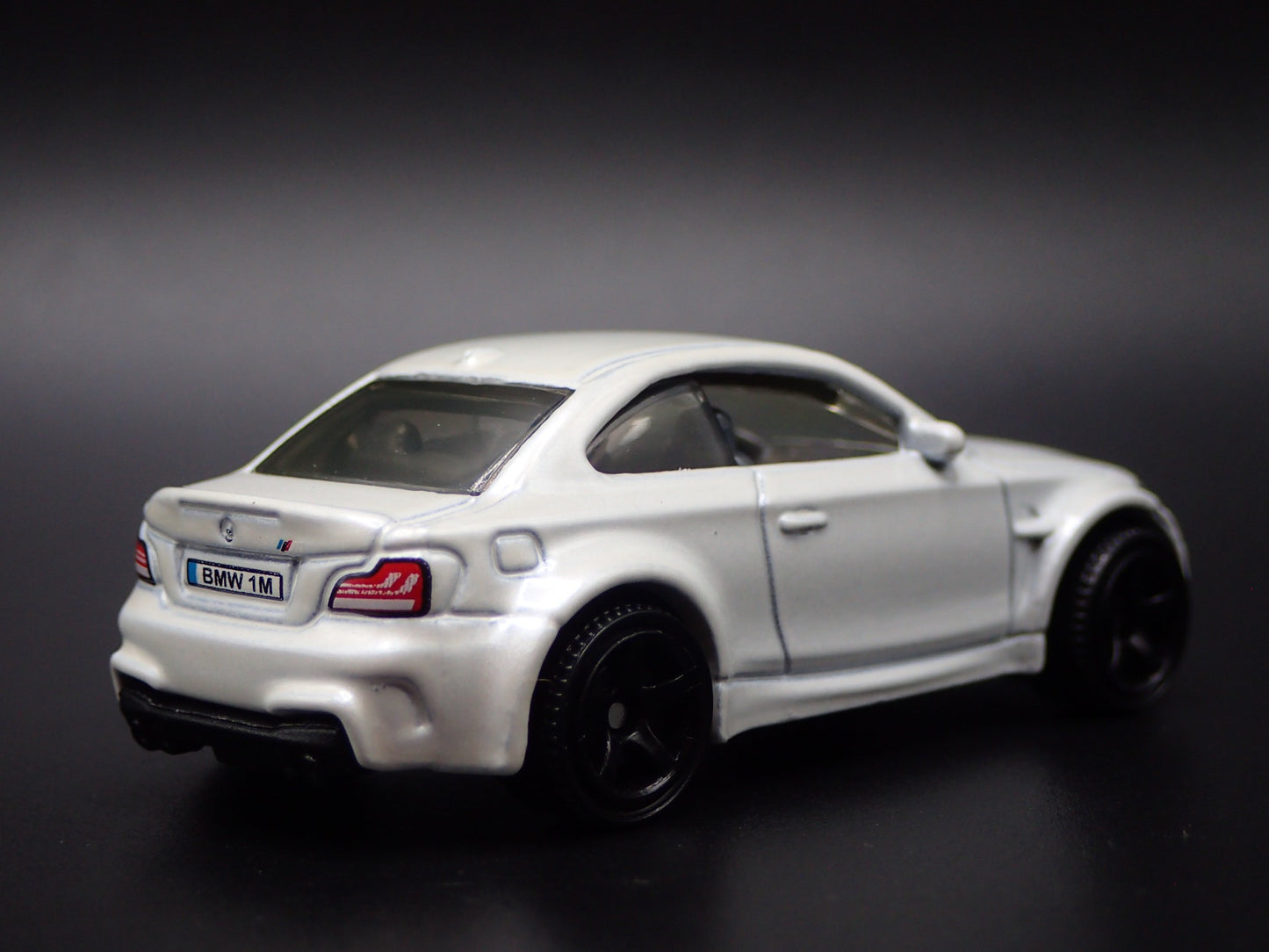 2007-2013 BMW 1M COUPE E82 1:64 SCALE COLLECTIBLE DIORAMA DIECAST MODEL CAR